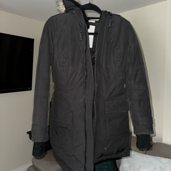 TNA Aritzia Winter Coat - Picture 1 of 3